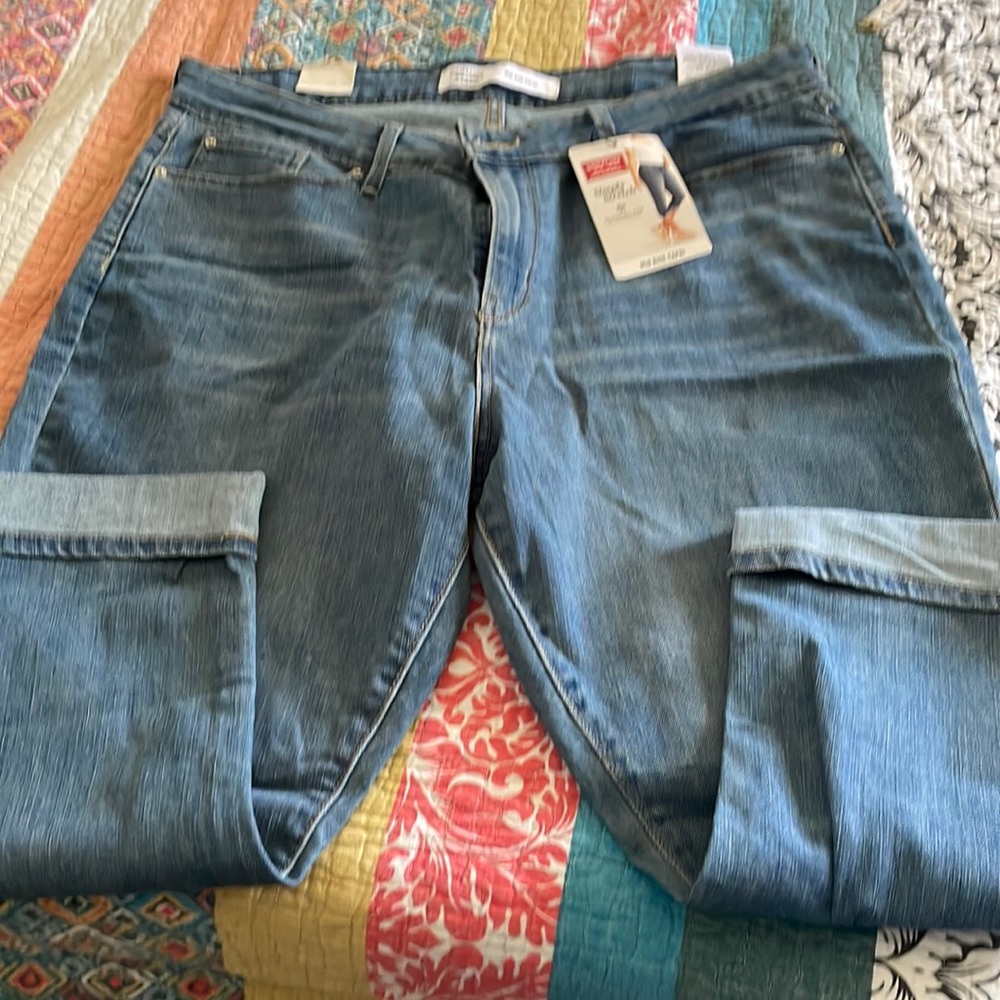 NWT 18/W34,mid rise capris